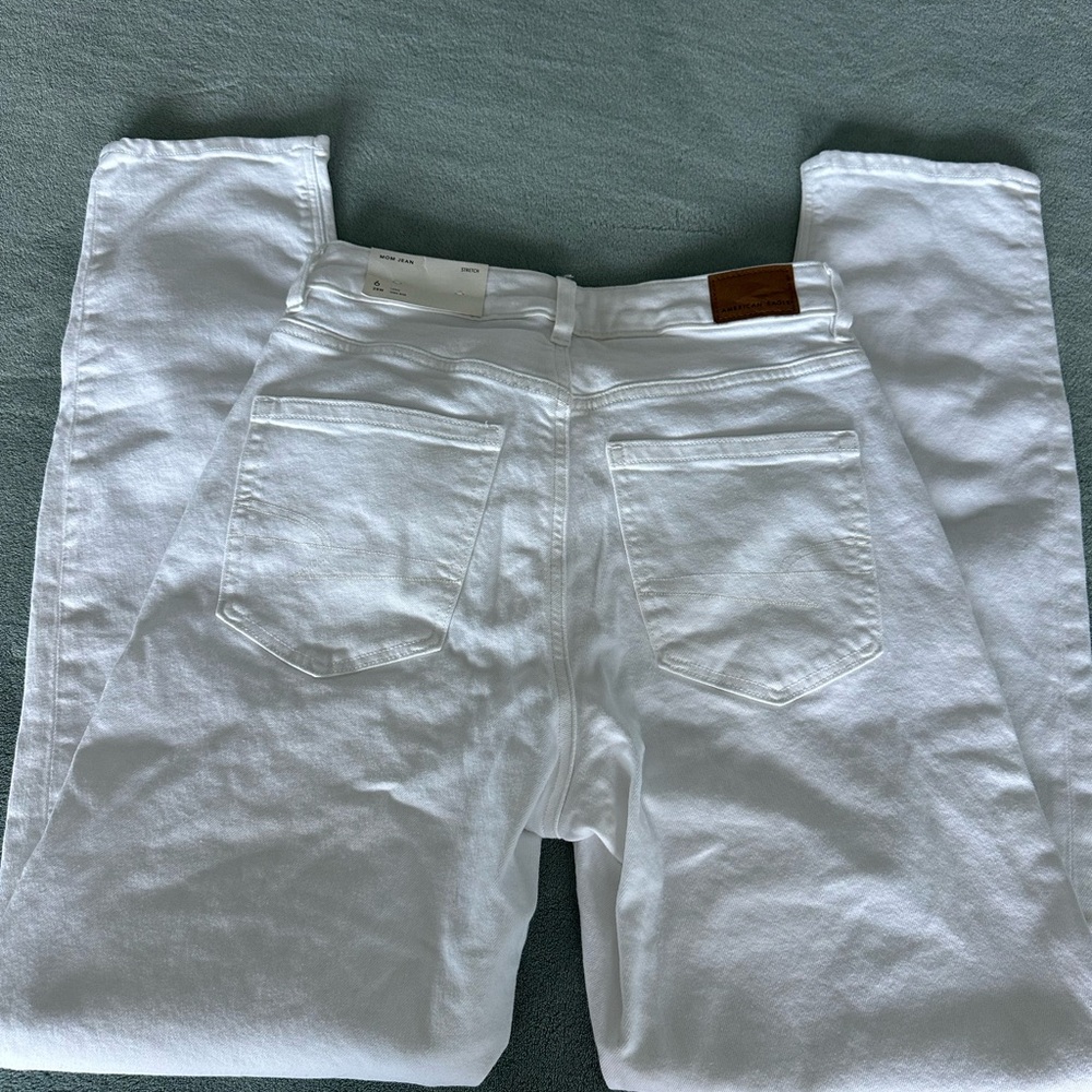 American Eagle Mom Jeans Bright White stretch size 6 28W long, new with tags. - Picture 7 of 16